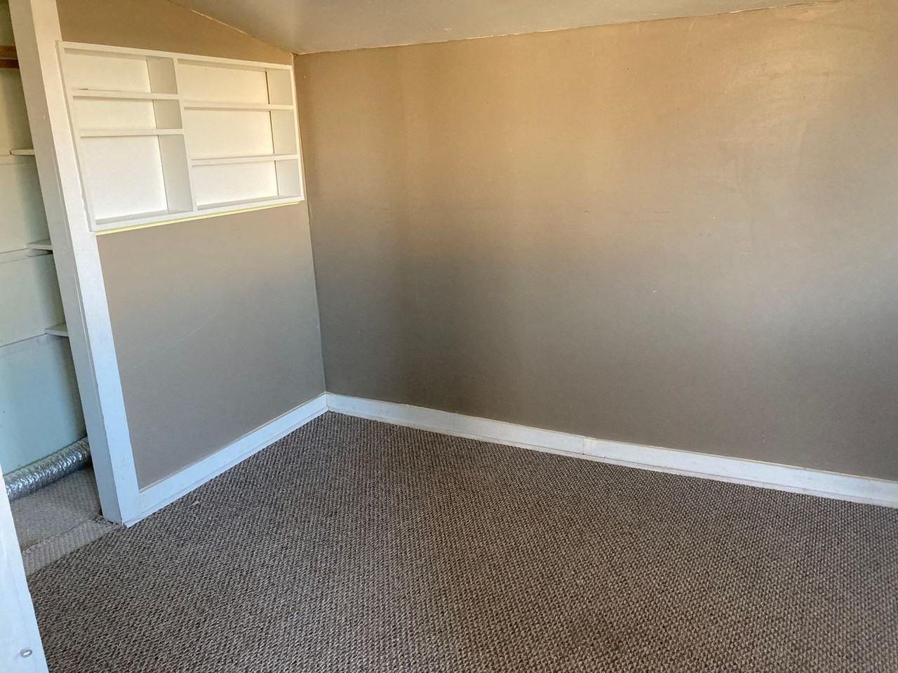 1439 Ne 66th Ave - Photo 6 of 7