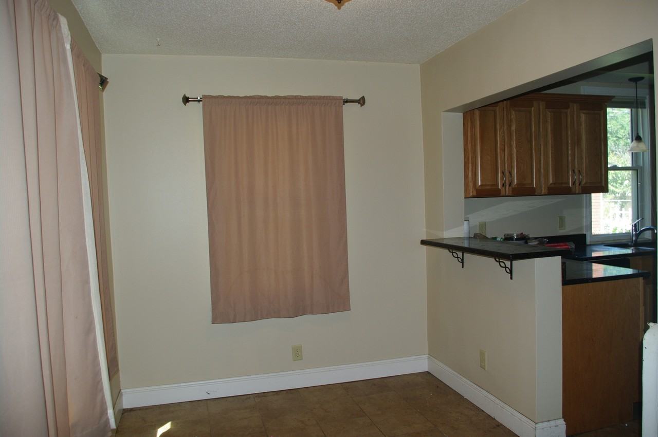 1677 Sherburne Ave - Photo 3 of 10