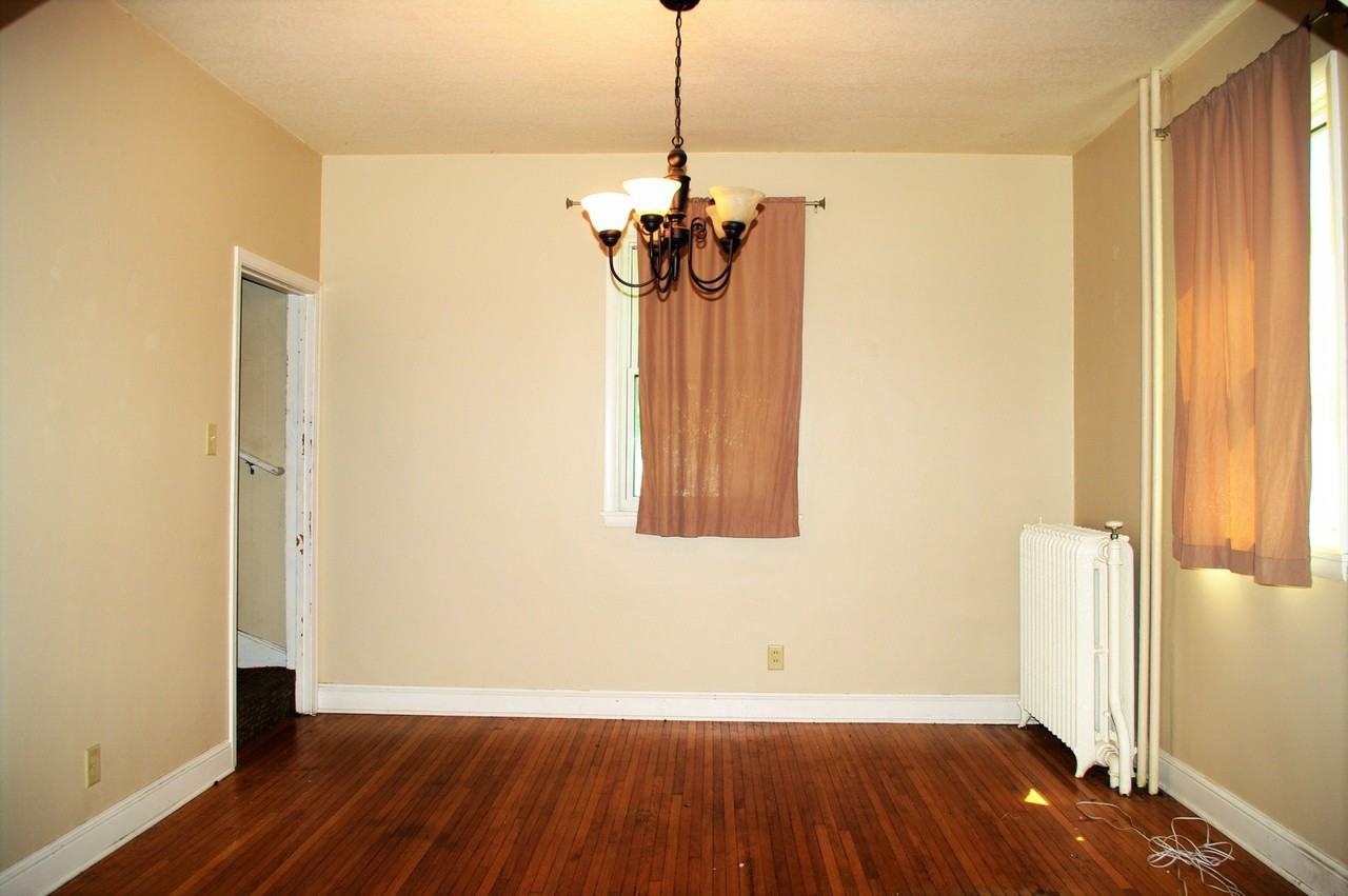 1677 Sherburne Ave - Photo 5 of 10