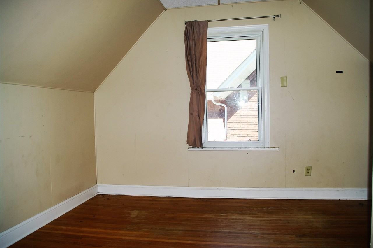 1677 Sherburne Ave - Photo 6 of 10