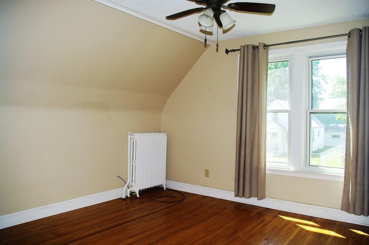 1677 Sherburne Ave - Photo 7 of 10