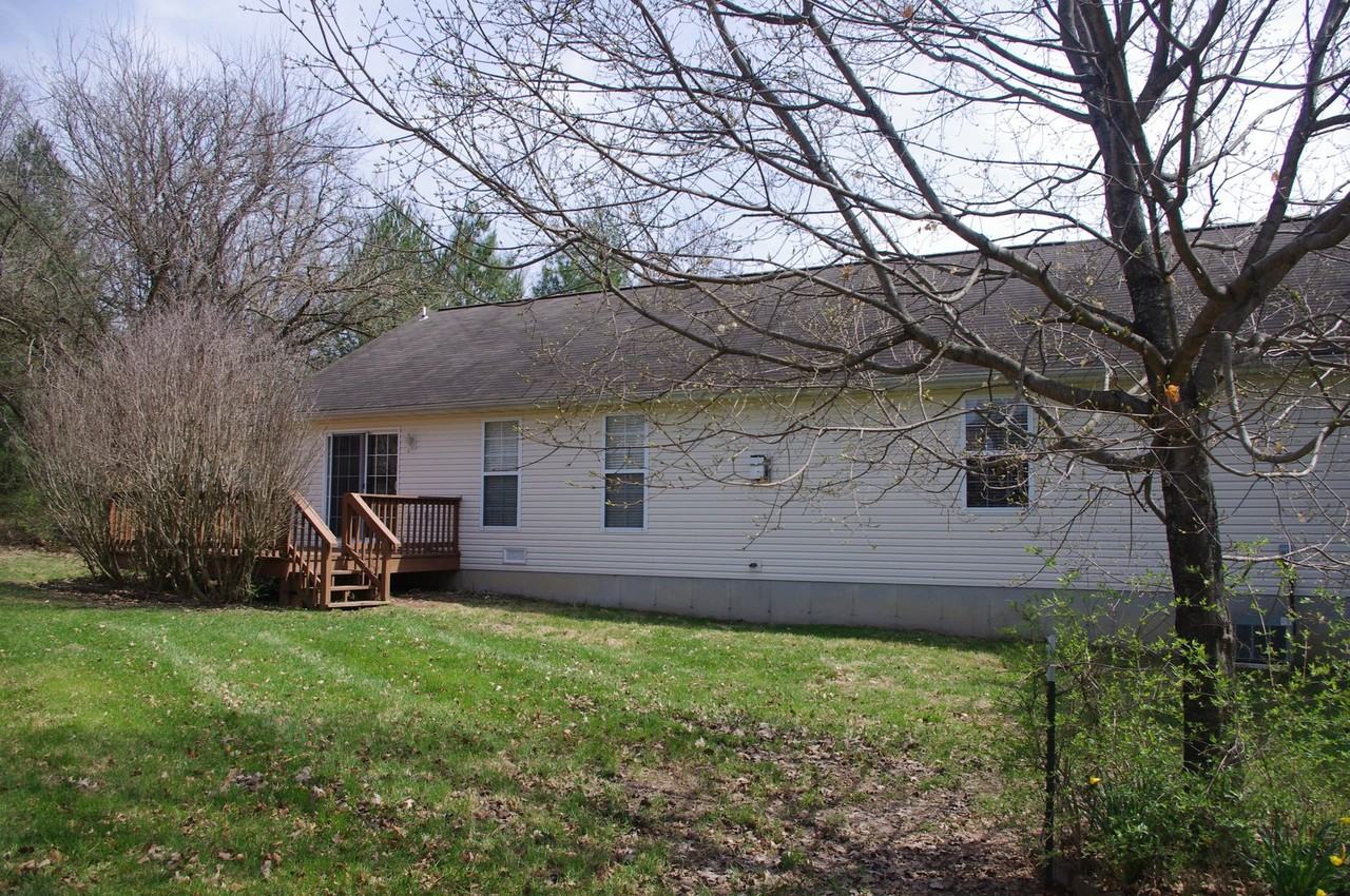 905 Hampton Ct - Photo 2 of 12