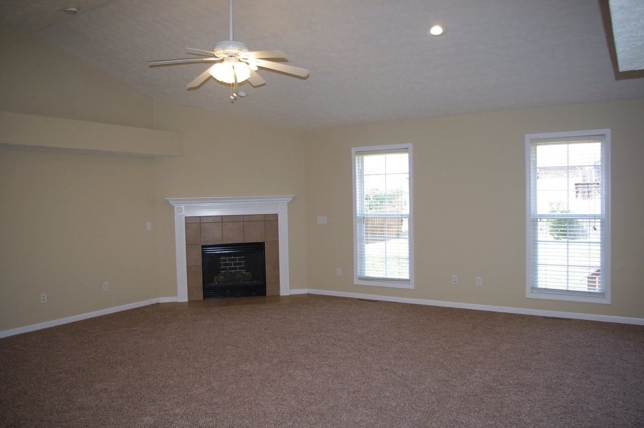 905 Hampton Ct - Photo 5 of 12