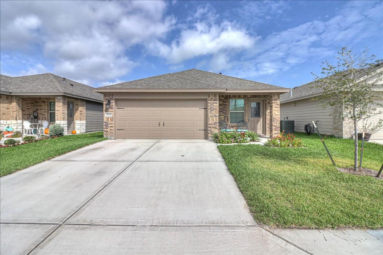 7630 Shadow Rider Ln - Photo 2 of 45