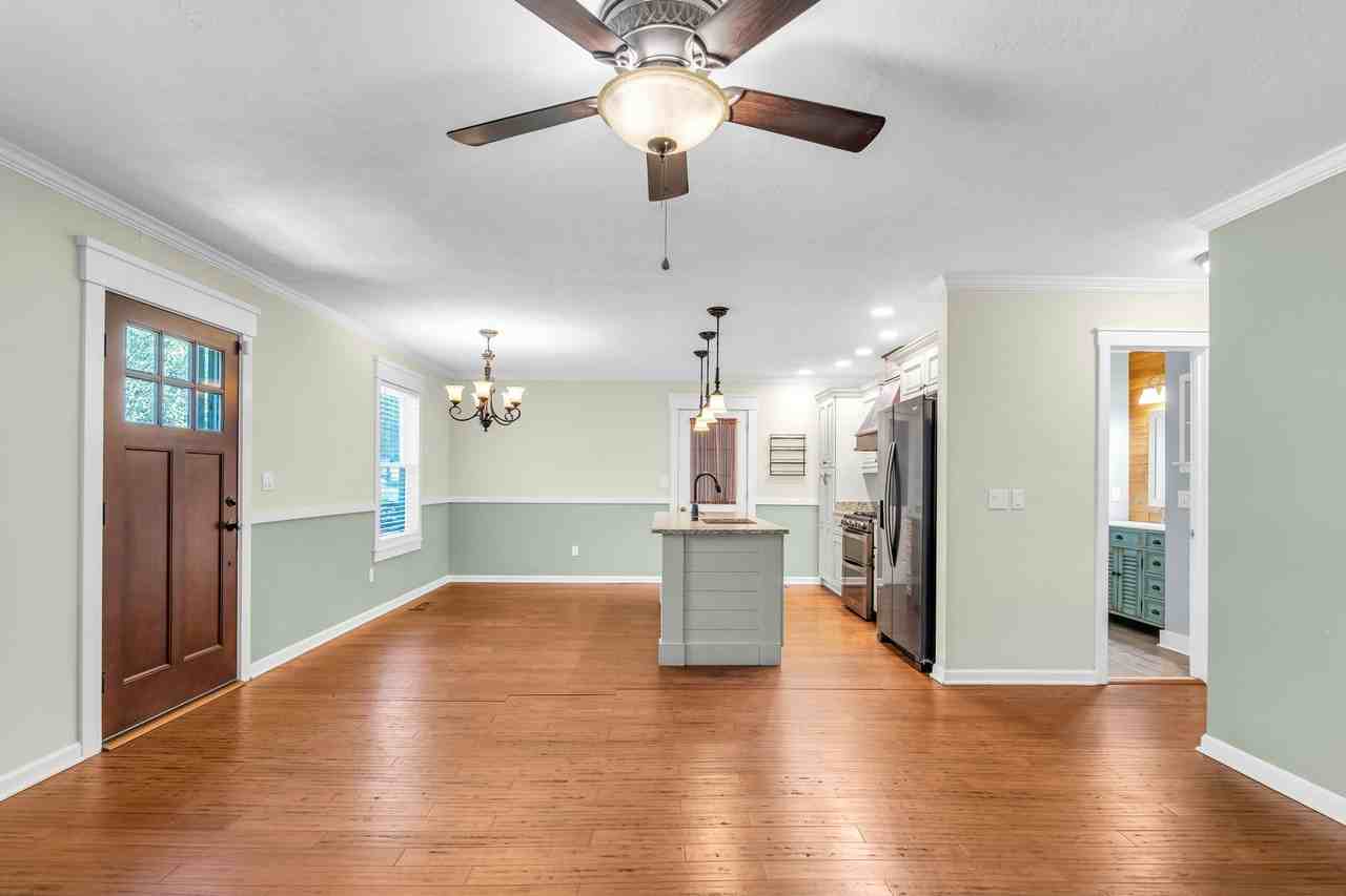102 Hawkins St - Photo 6 of 32