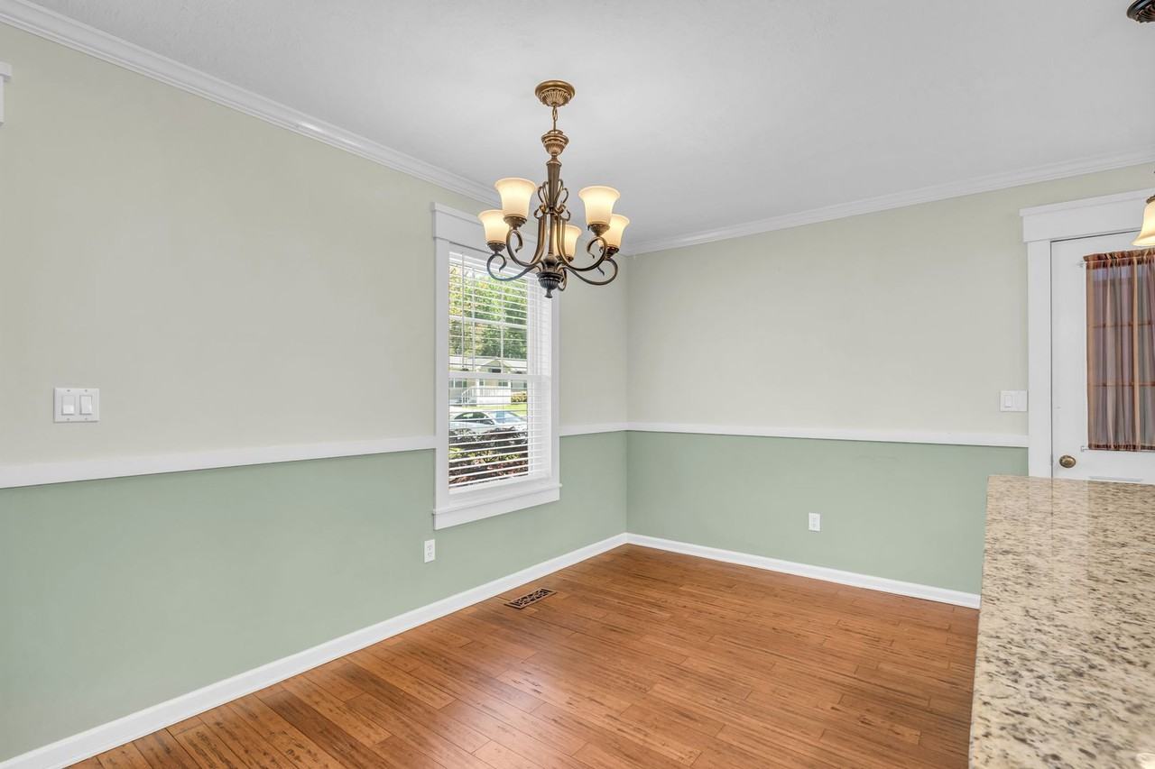 102 Hawkins St - Photo 7 of 32