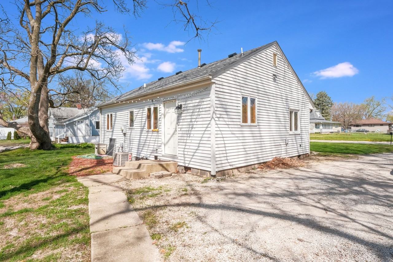 201 W Church St - Photo 2 of 23