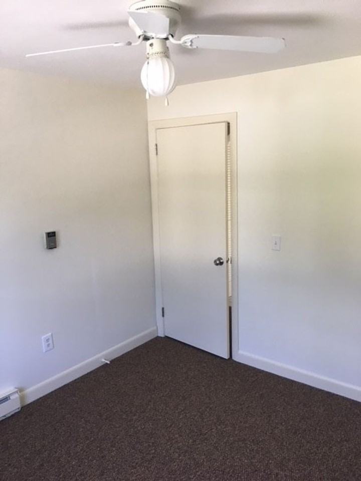 264 Sebago Rd - Photo 3 of 26