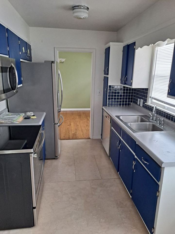 613 S 68th St - Photo 2 of 16