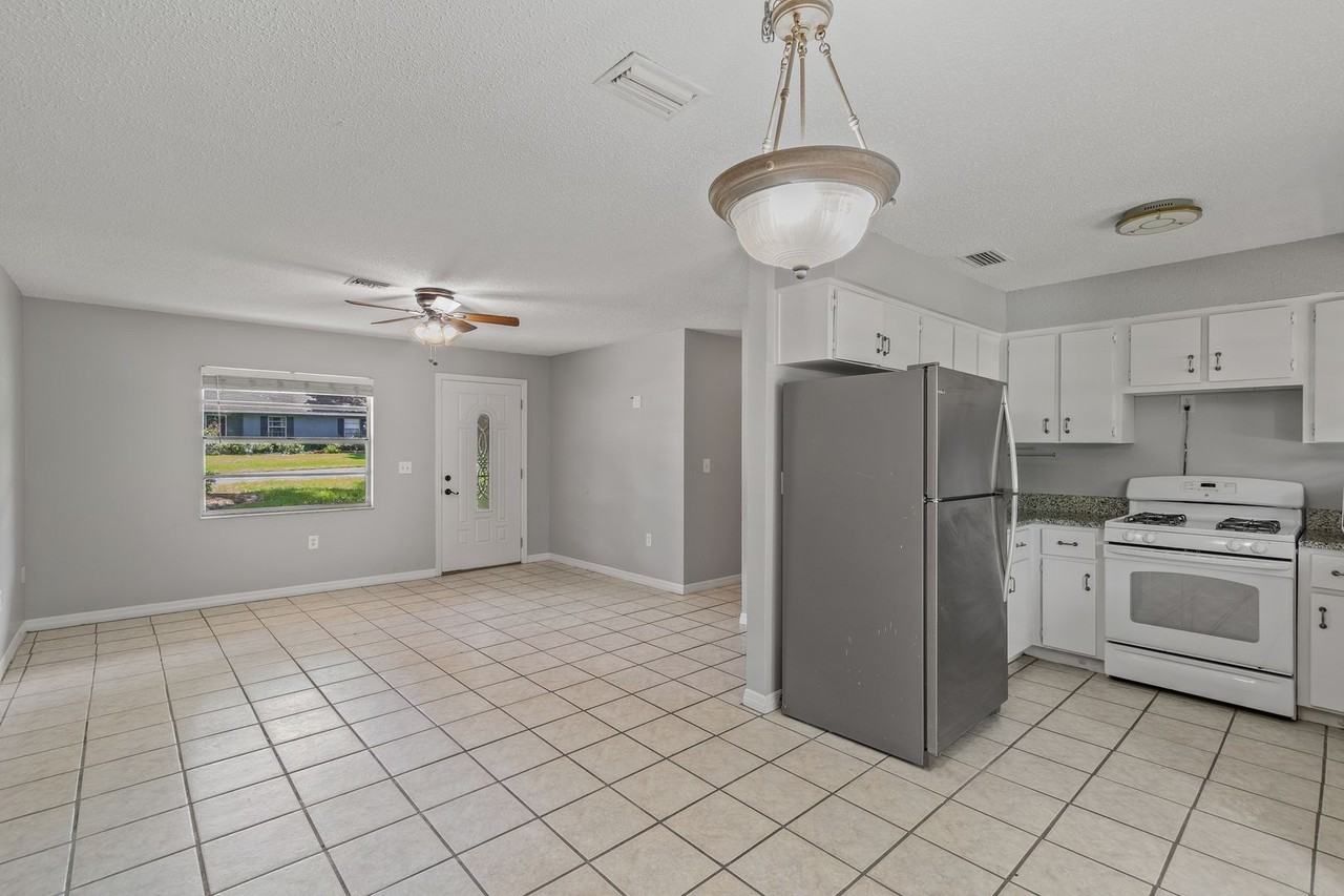 36119 Hickory St - Photo 3 of 14