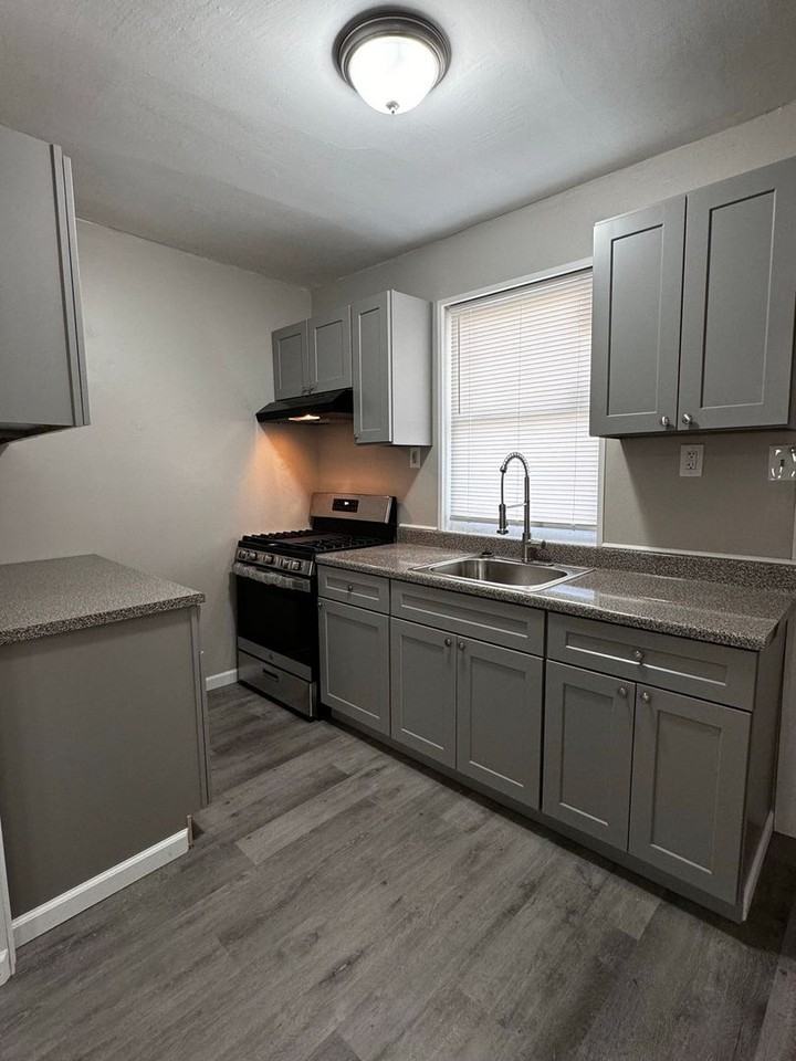 314 E 22nd St - Photo 2 of 11