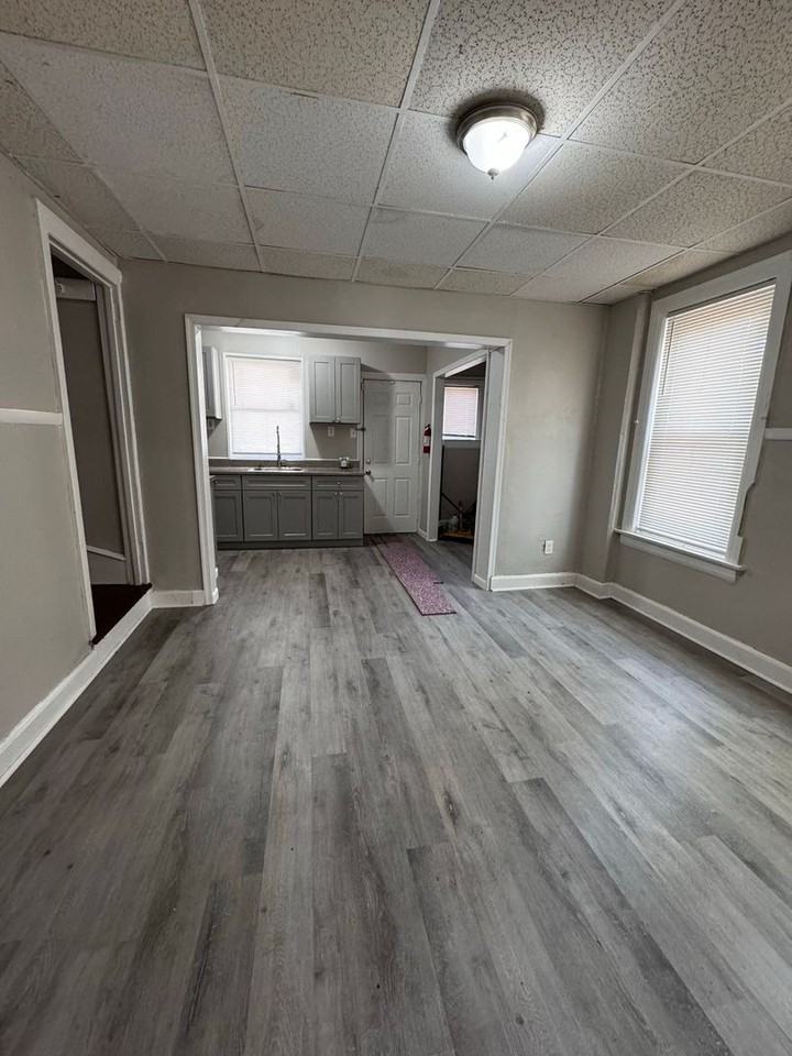 314 E 22nd St - Photo 3 of 11