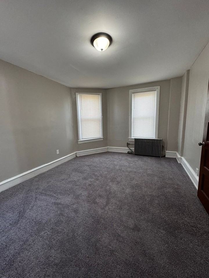 314 E 22nd St - Photo 4 of 11