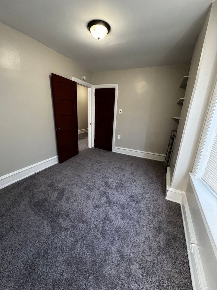 314 E 22nd St - Photo 5 of 11