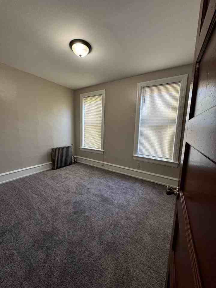 314 E 22nd St - Photo 6 of 11