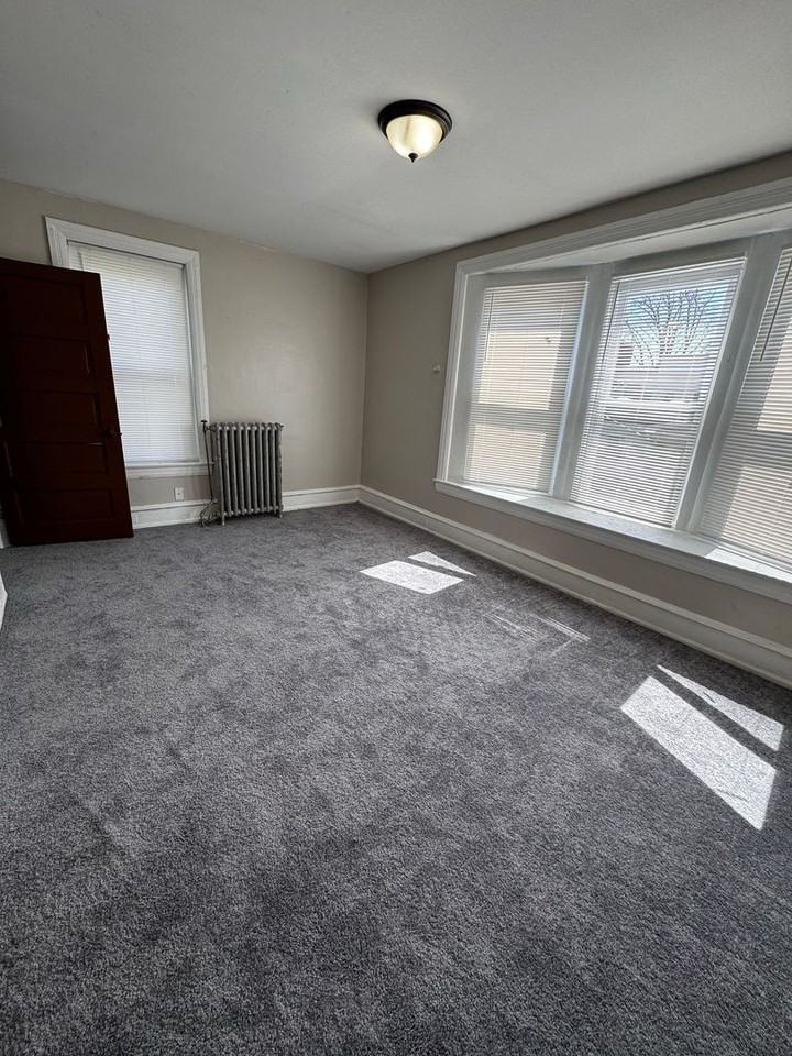 314 E 22nd St - Photo 7 of 11