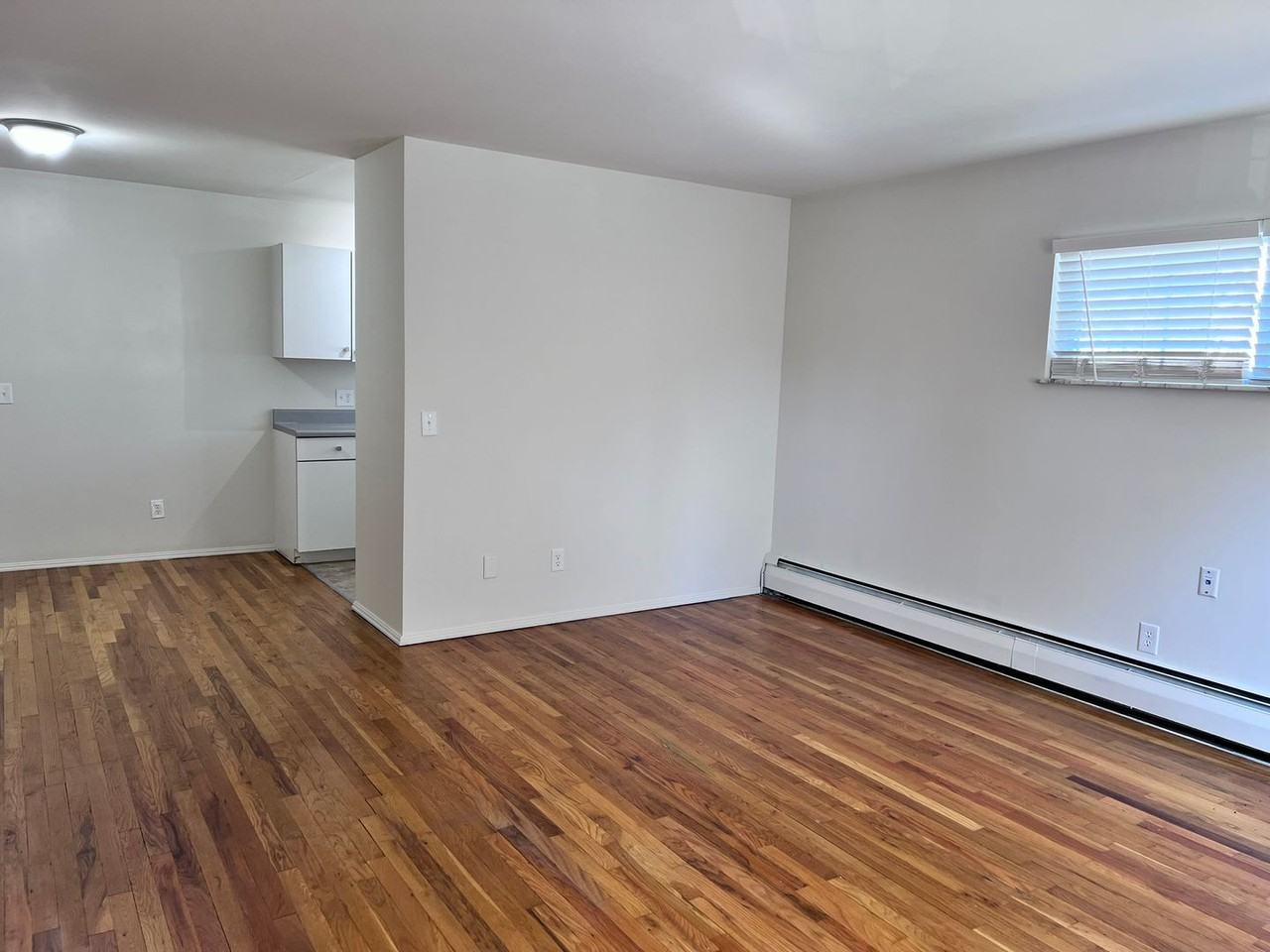 1241 Corbett Ave - Photo 4 of 21