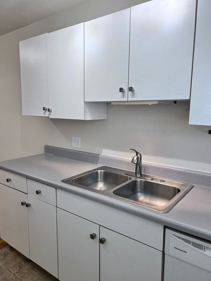 1241 Corbett Ave - Photo 2 of 21