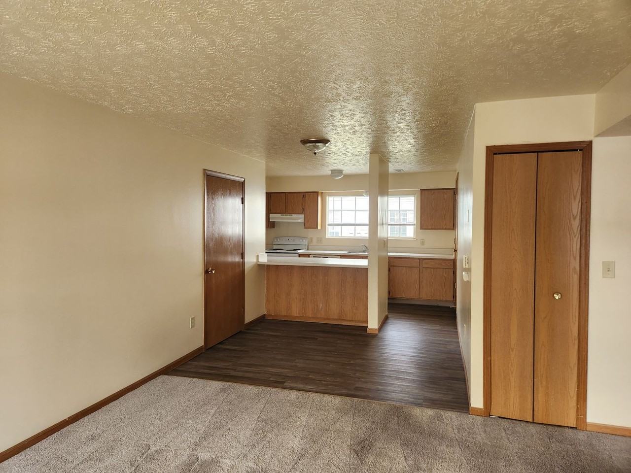 Bowling Green Estates - Photo 4 of 8