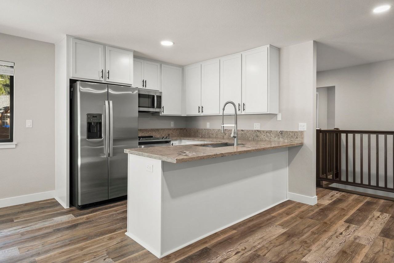 647 Village Blvd - Photo 2 of 19