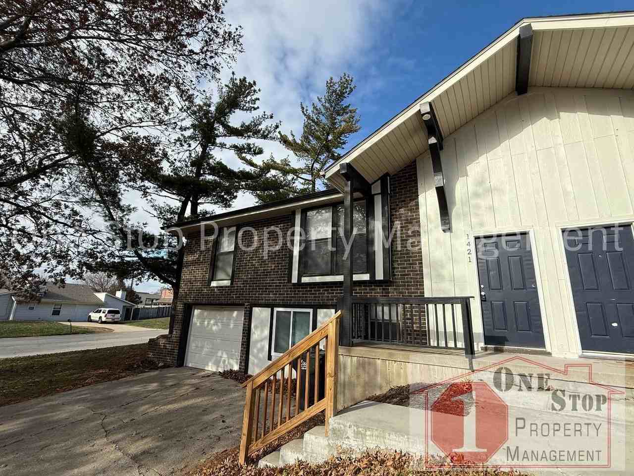 1421 Sw Sunset St - Photo 2 of 29