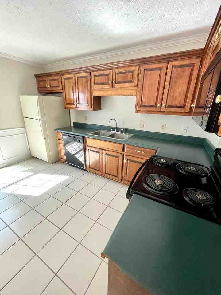 671 Gettysburg Dr - Photo 3 of 10