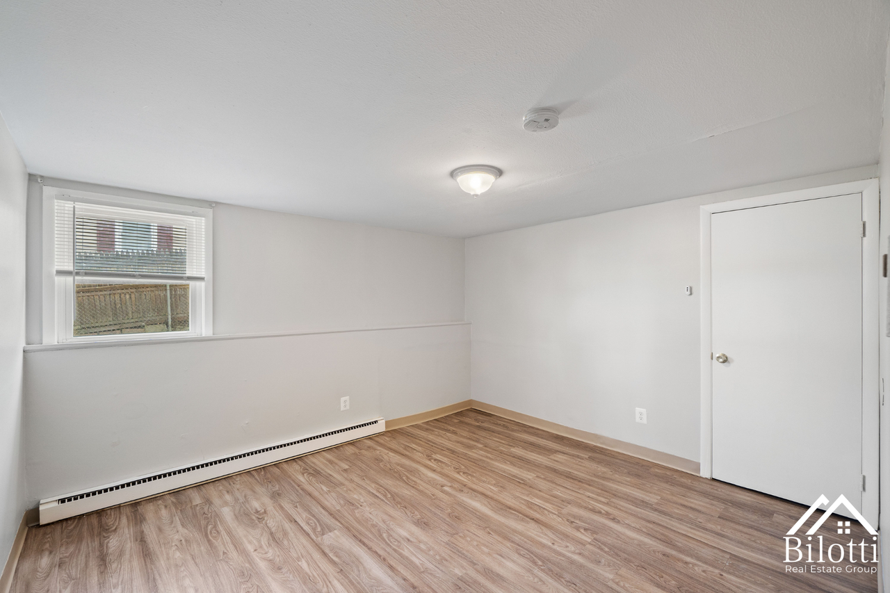 1086 South Broadway - Photo 5 of 13