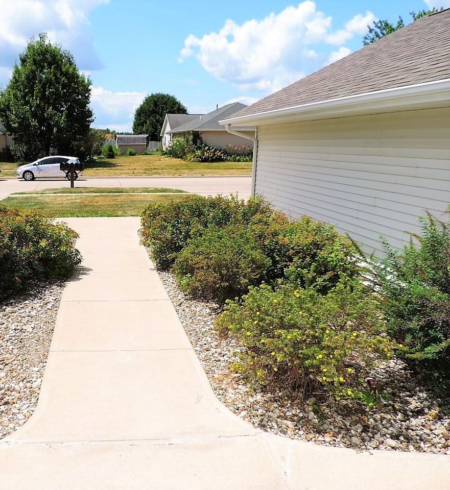 530 Iris Ave - Photo 2 of 20