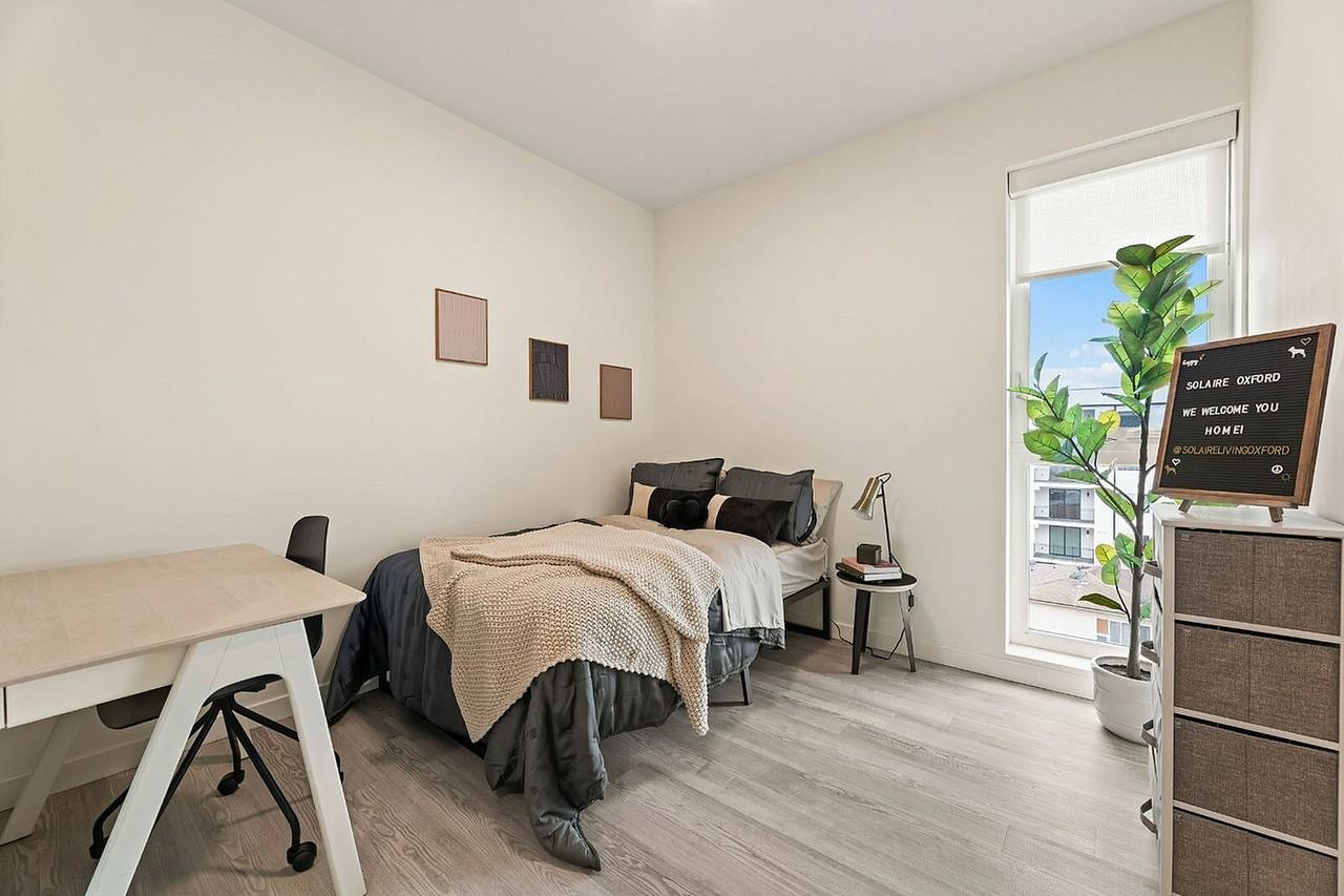 Solaire Oxford - Photo 6 of 20