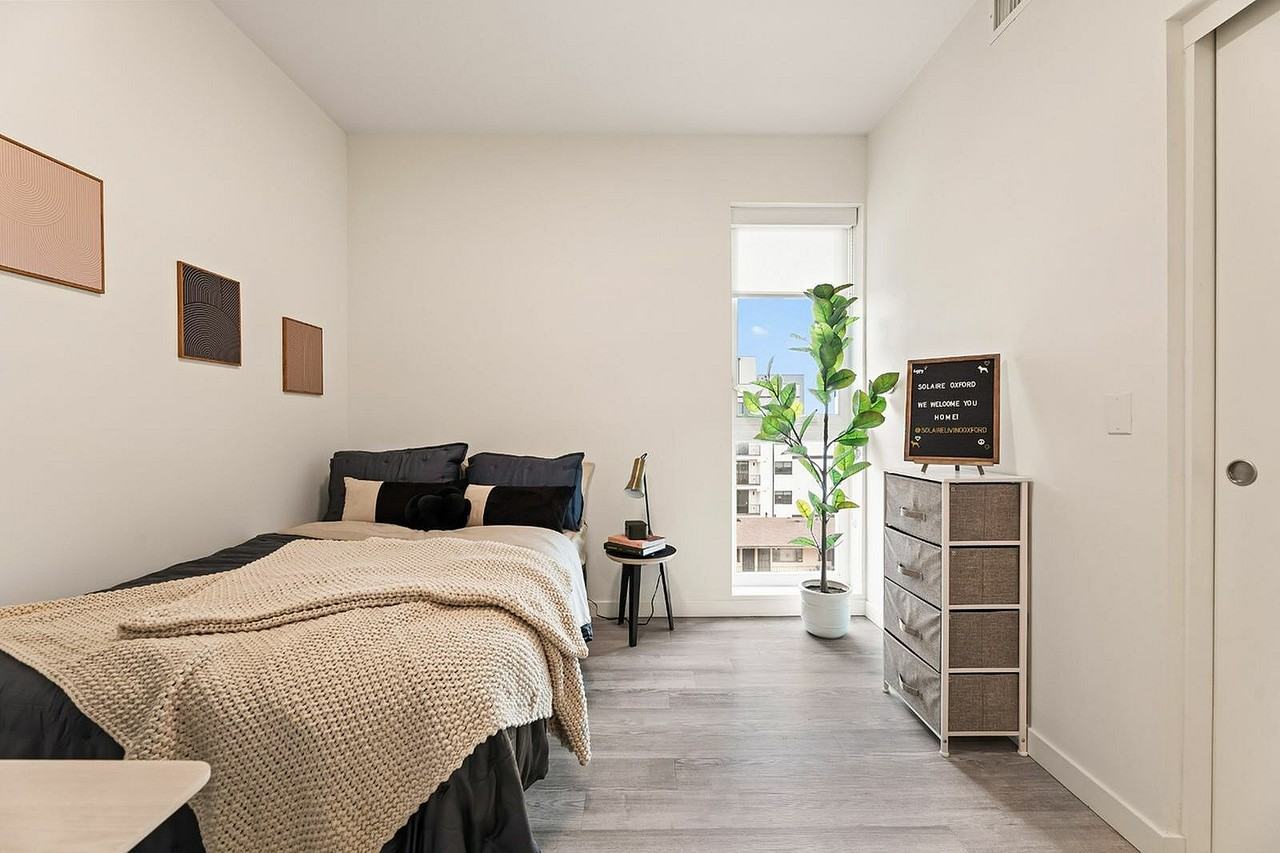 Solaire Oxford - Photo 7 of 20