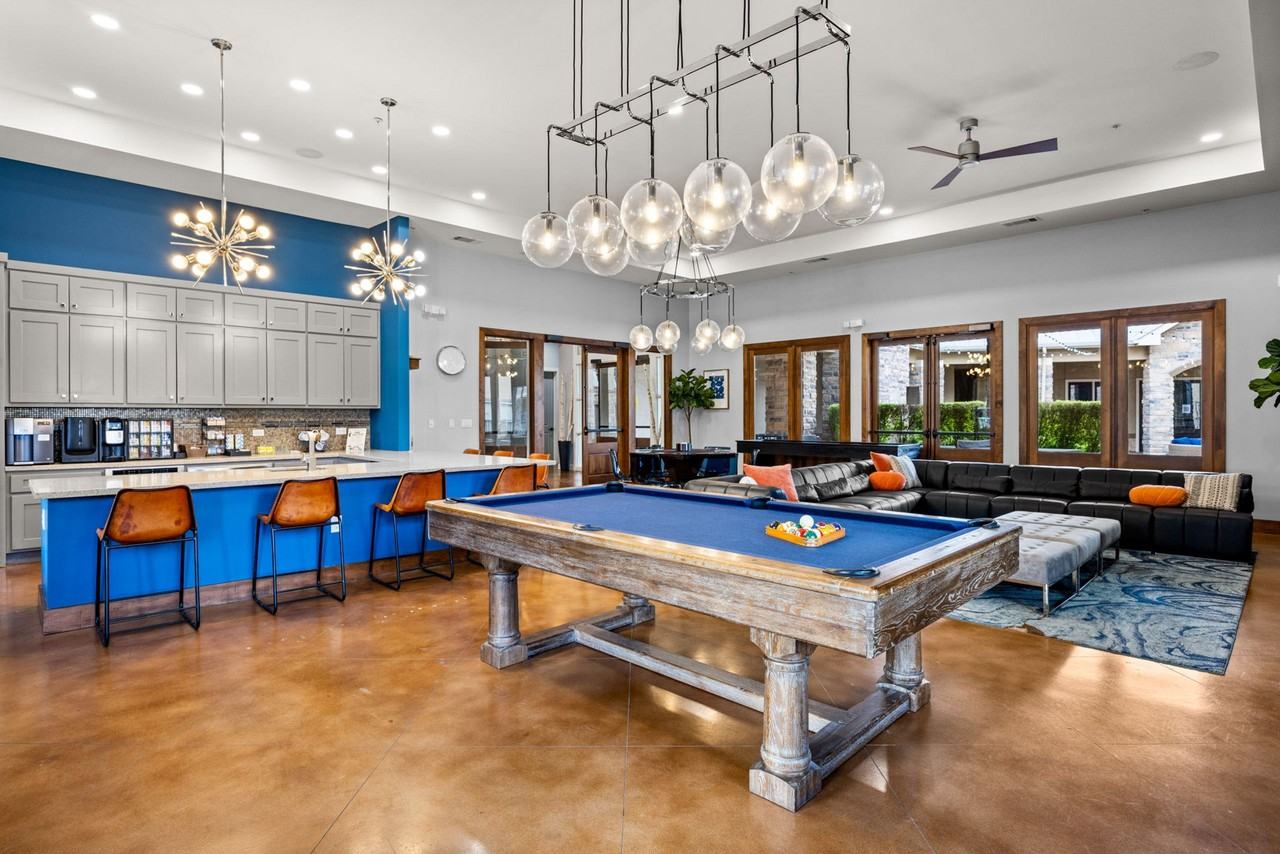 The James on South First - Photo 3 of 38