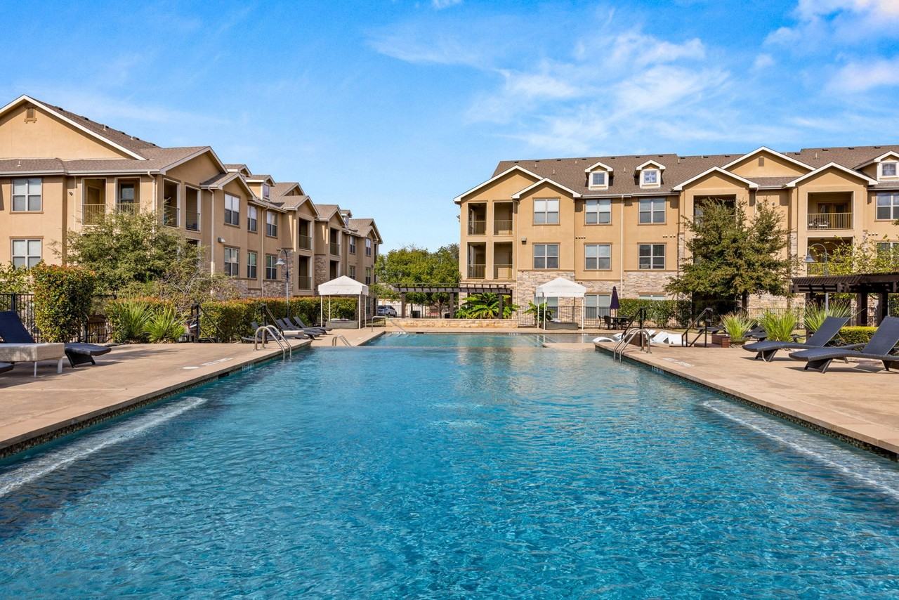 The James on South First - Photo 5 of 38