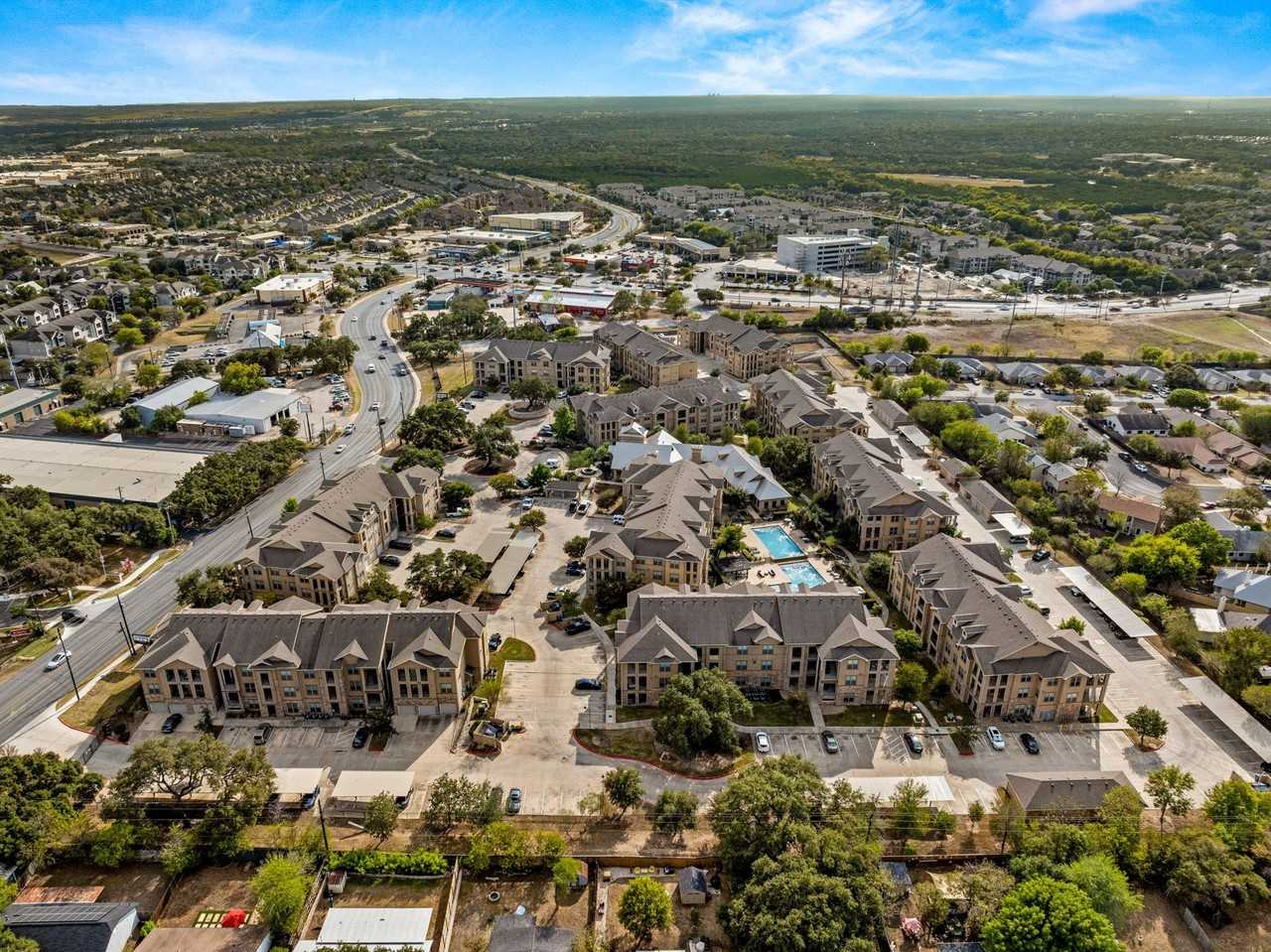 The James on South First - Photo 6 of 38