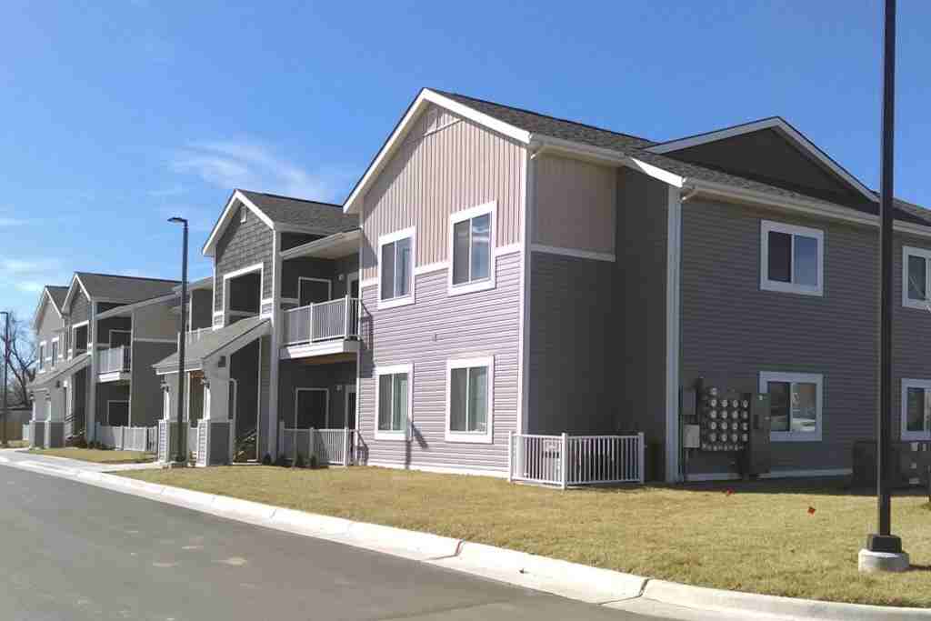 Commerce Gardens - Photo 2 of 16