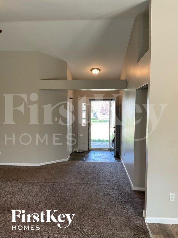 667 Foxtail Dr - Photo 2 of 13