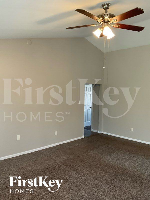 667 Foxtail Dr - Photo 3 of 13