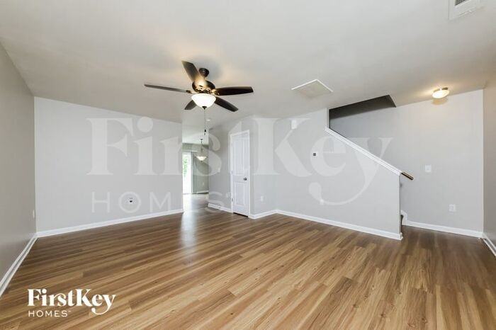 1556 Kilstrom St - Photo 3 of 15