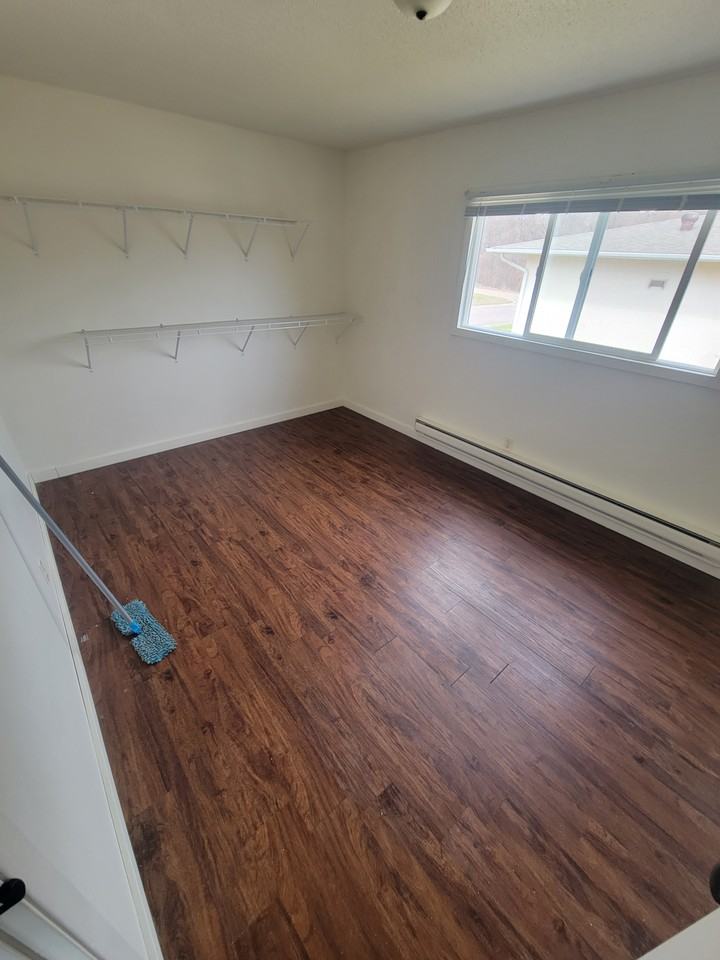 1738 La Crescent St #17 - Photo 4 of 7