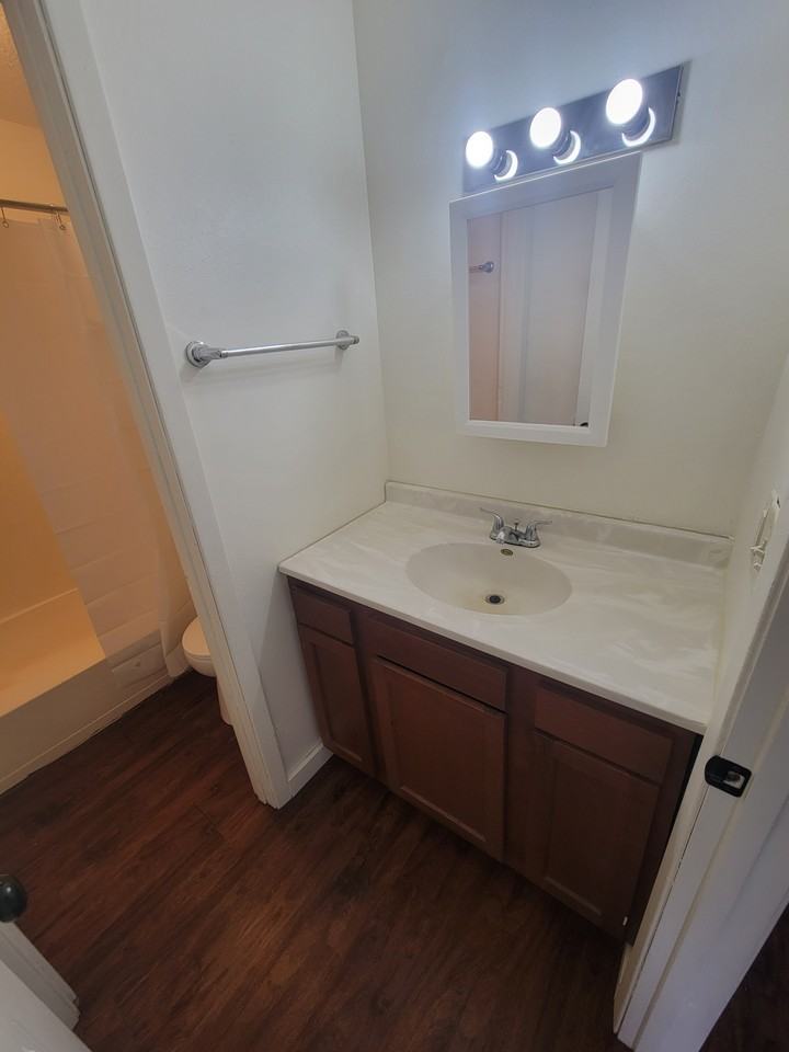 1738 La Crescent St #17 - Photo 6 of 7