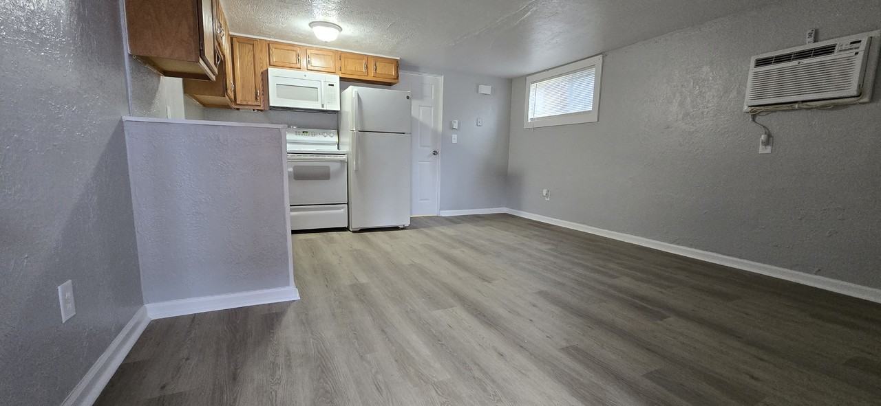 408 1st St #3 - Photo 2 of 7