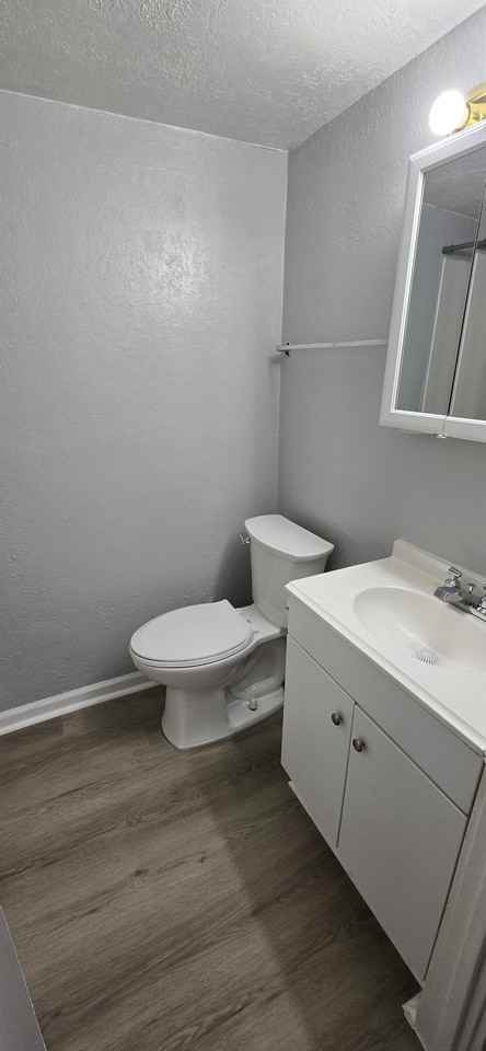 408 1st St #3 - Photo 4 of 7