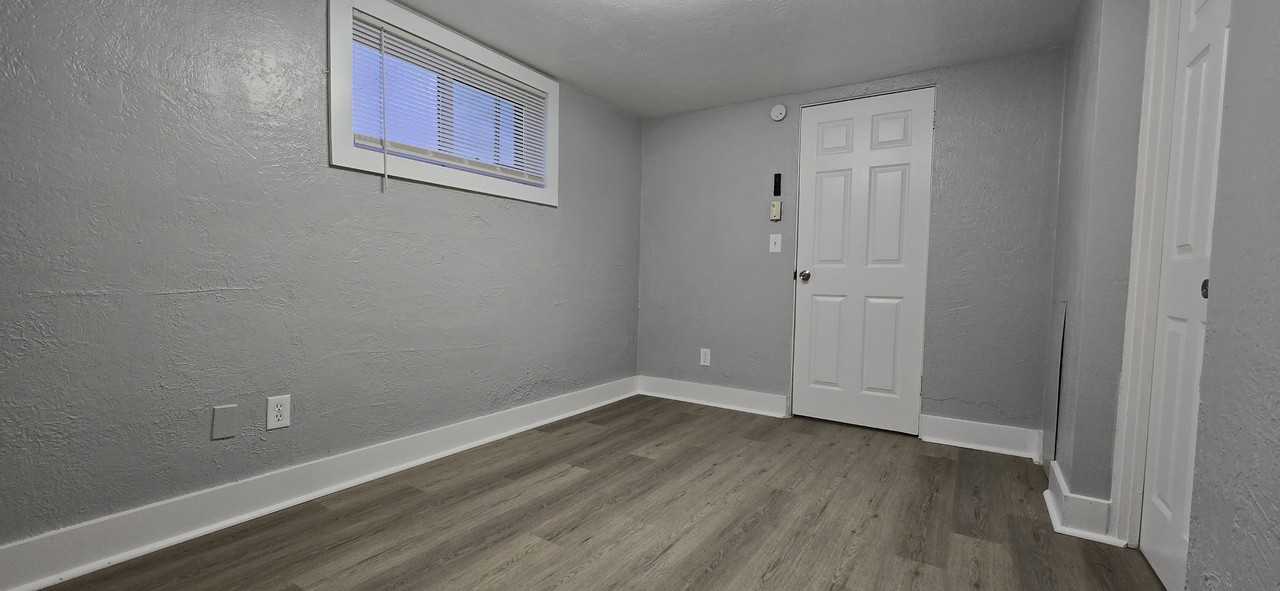 408 1st St #3 - Photo 5 of 7
