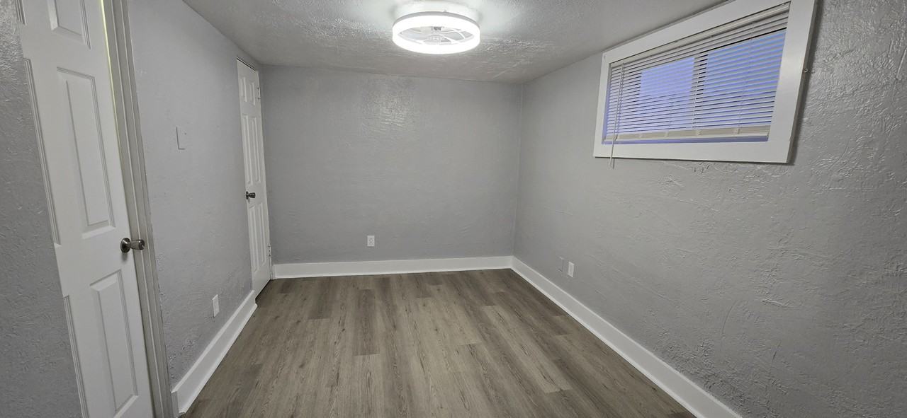 408 1st St #3 - Photo 6 of 7