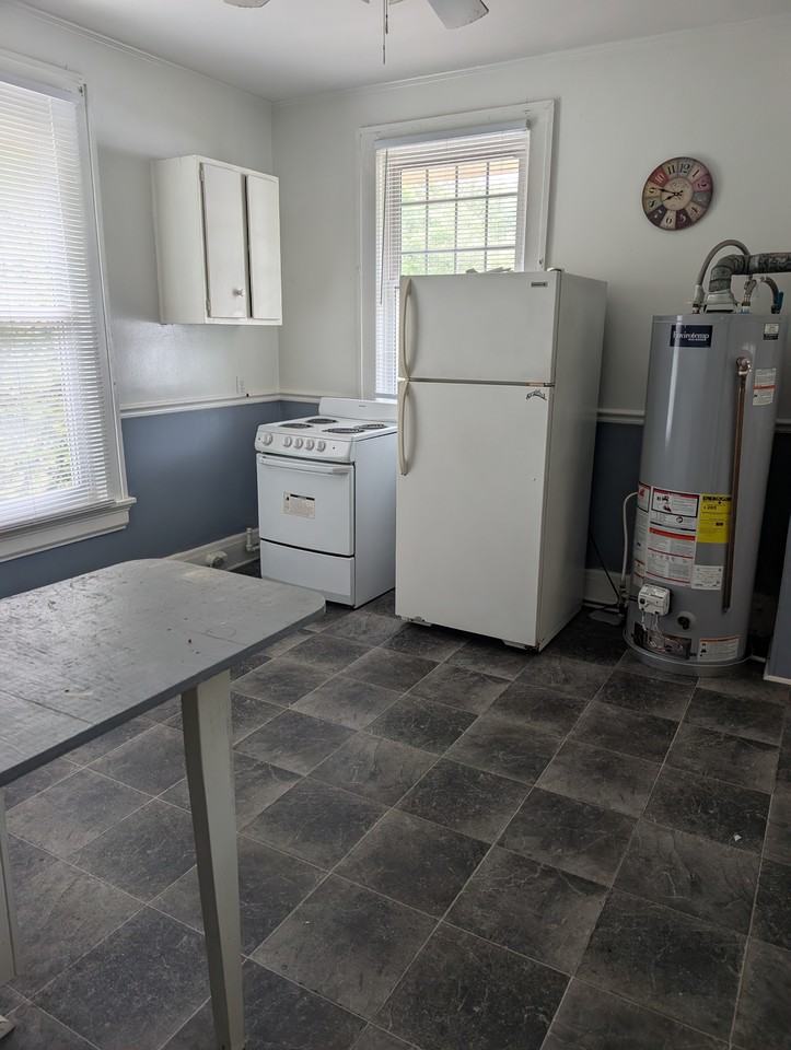 1713 Nash St Nw #B - Photo 6 of 7