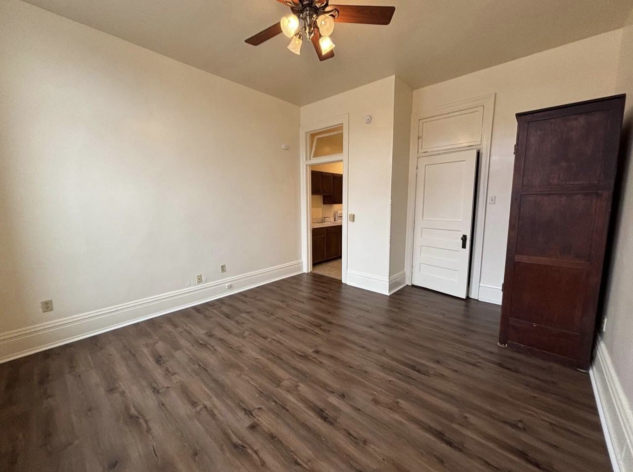 904 Michigan Ave #A - Photo 3 of 12