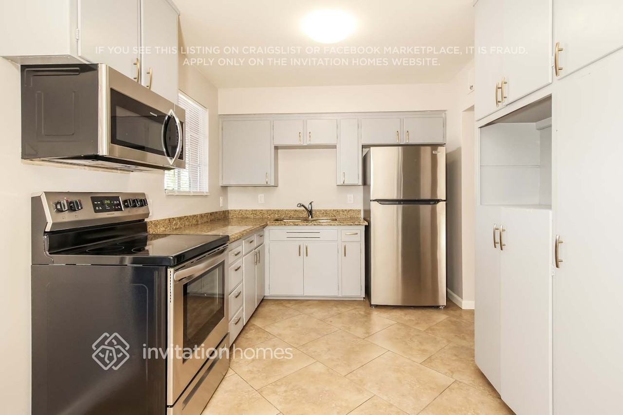 1944 W Gardenia Dr - Photo 5 of 18