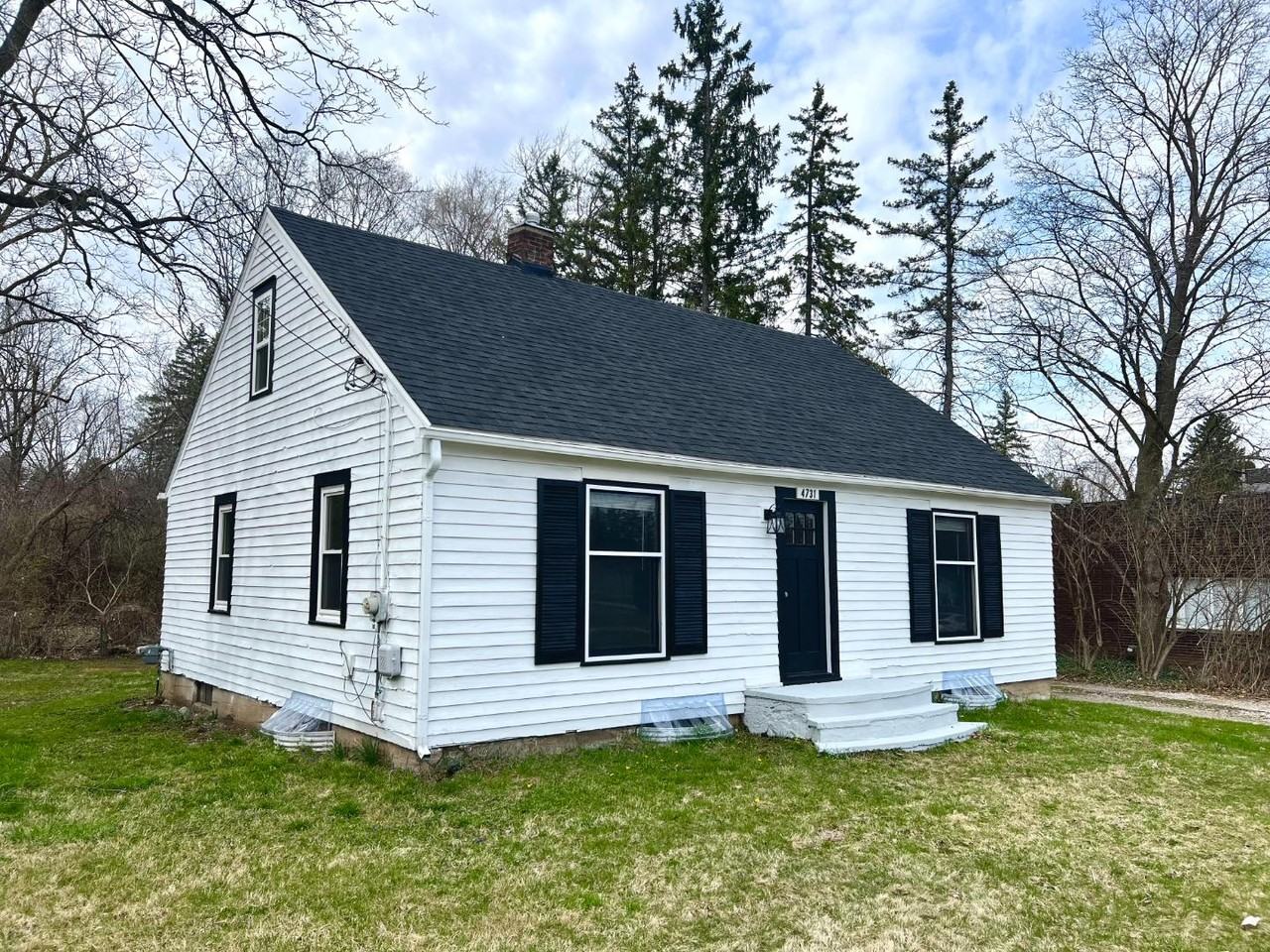 4731 Okemos Rd - Photo 3 of 11