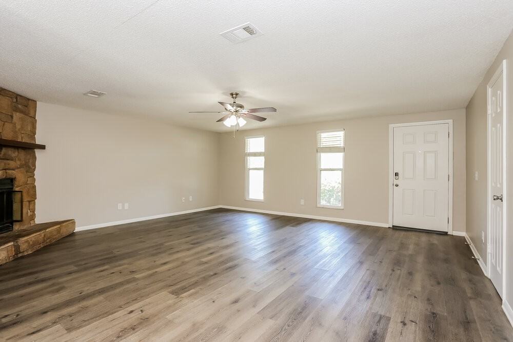 1504 Pawnee St - Photo 3 of 16