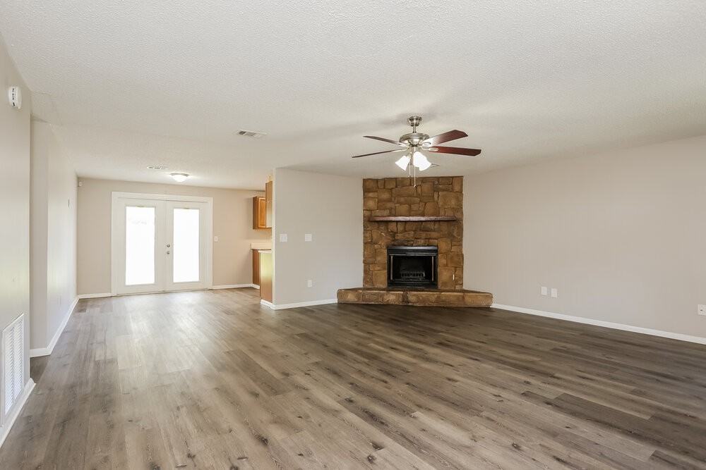 1504 Pawnee St - Photo 4 of 16