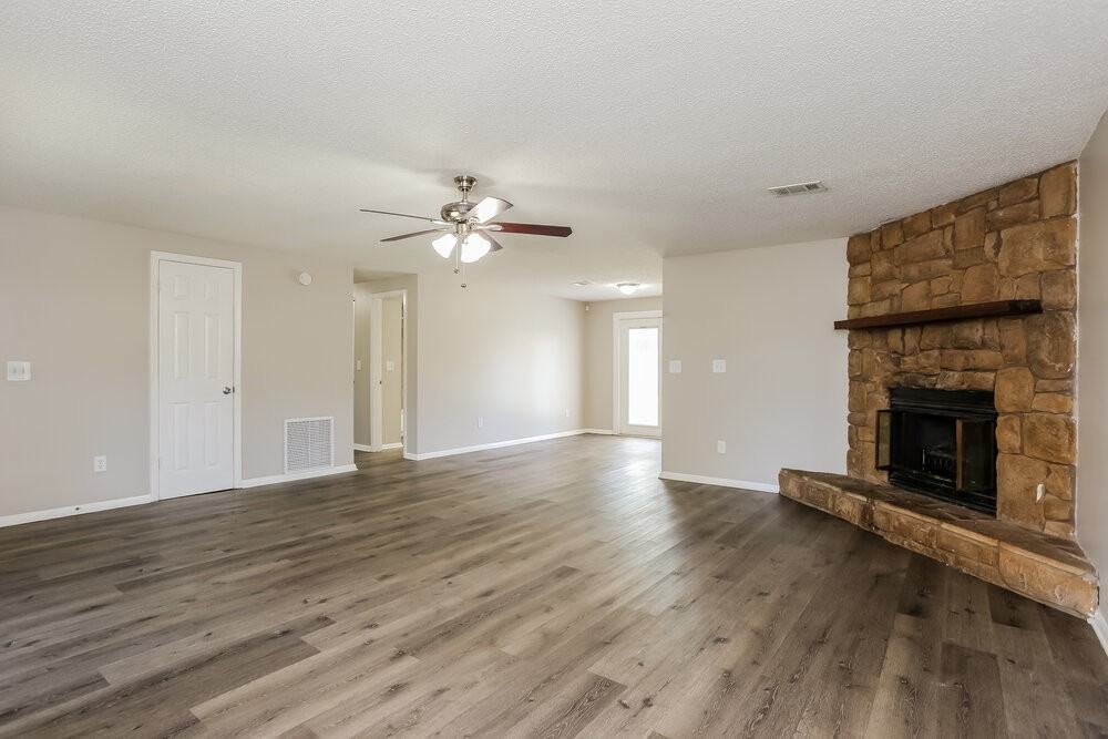1504 Pawnee St - Photo 5 of 16